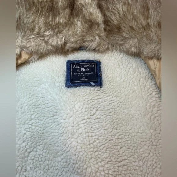 Abercrombie & fitch Denim Jacket with Faux Fur Collar - Picture 9 of 12